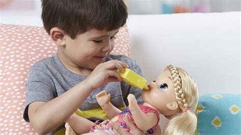 Emisoras Unidas Juguetes Hasbro Lanzó Muñecas Para Niños A Fin De