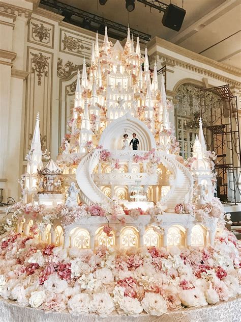 Castle Wedding Cake By Lenovelle Cake Huge Wedding Cakes Fancy