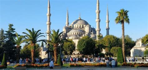 س_ صف أجواء العيد ؟ ج _ العيد يوم جميل يترقبه الصغير والكبير ونحن نعيش لحظاته بأنس وفرح، وأحلى ما في العيد أننا نشاهد الابتسامة على وجوه الجميع، فالصغير ينتظر العيد. عدد تكبيرات العيد - موضوع