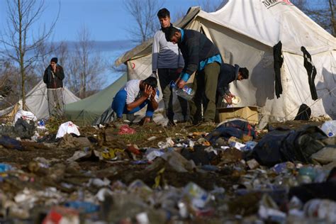 Elles Sont Dirigés Par Le Commissaire Priseur - La Bosnie entame la fermeture de son camp de migrants controversé