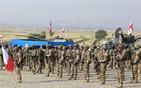 В аеропорту кабула триває хаос та . Грузія анонсувала виведення військ з Афганістану ...
