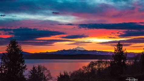 Maybe you would like to learn more about one of these? Photos: Spectacular sunrise graces Northwest skies | KOMO