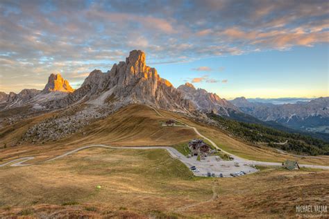 Passo giau (passo di giau) sits at 2,236 meters a.s.l. Passo di Giau | Michael Valjak Fotografie - Stadt. Natur ...