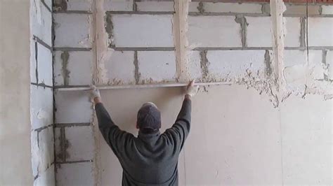 Cómo enlucir paredes con yeso 9 pasos básicos PRESUPUESTO REFORMAS