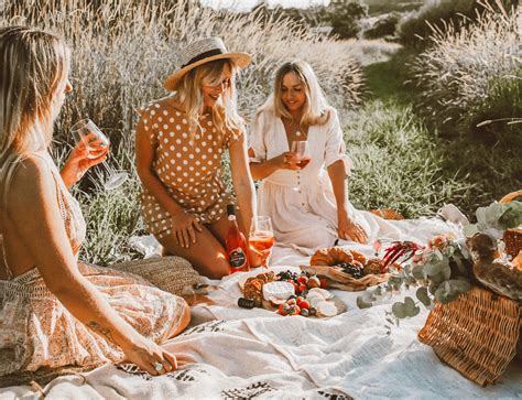 How To Host The Perfect Summer Picnic Shesociety