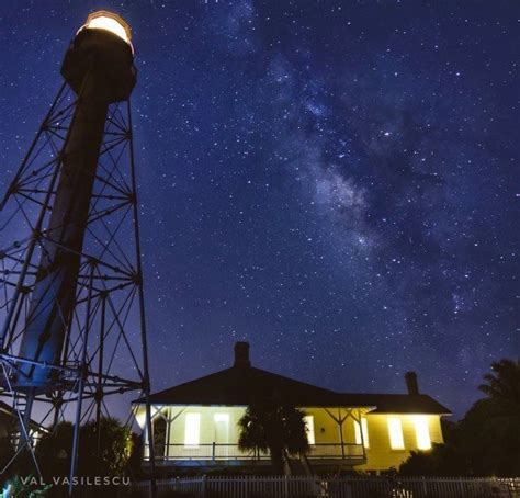Awesome Pic Of The Milky Way Rising Over The Sanibel Light House Last
