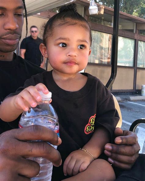 Kylie jenner just answered loads of questions about her pregnancy and daughter on twitter. Pin by ♡ 𝐽𝑢𝑙𝑖𝑎 𝑳𝒂𝒅𝒚 𝑩𝒐𝒔𝒔 on Stormi Webster ⛈ | Kylie jenner, Kylie, Kardashian kids