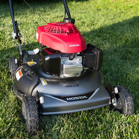 The honda gcv160 engine has transistorized magneto ignition, horizontal type carburetor, and recoil starter. Honda Push Lawn Mower — 160cc Honda GCV160 Engine, 21in ...