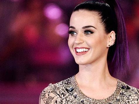 Katy Perry Gets Groped Kissed By A Seemingly Intoxicated Fan Hindustan Times