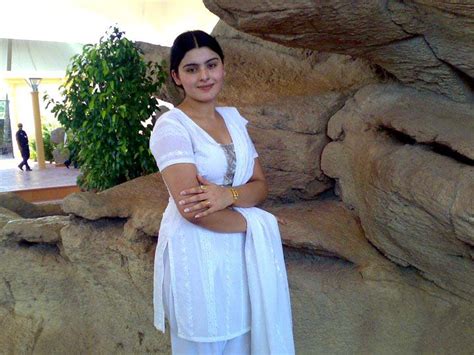 Pakistani Pathan Girl In Garden Photos On Facebook Fun Maza New