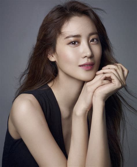 Claudia Kim Signs With Yg Entertainment