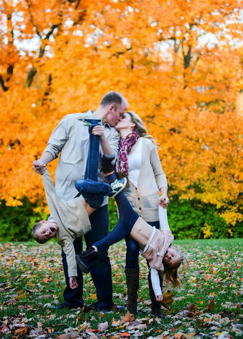 Red hues, caused by anthocyanins, develop in fall when sunlight is bright and phosphate moves from leaves into roots. Fall Family Photoshoot Ideas/ Cincinnati | Elisabeth McKnight