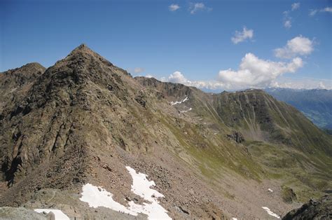 Weisskohl, wacholderbeeren, salz, kümmel, ein stück kren und äpfel kommen bei uns im kölner haus für mindestens 4 monate in ein holzfass. Vom Kölner Haus zur Ascher Hütte / Furglerjoch • Wanderung ...