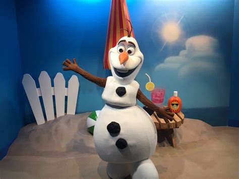 Photos Celebrity Spotlight Opens At Hollywood Studios New Olaf From