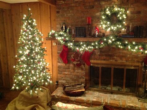 Even the trees wore their best. Traditional Christmas Wallpaper (53+ images)