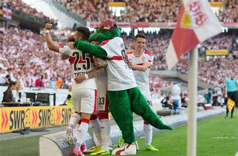 Aachen wechselt zum zweiten mal aus: Vor drei Jahren machte der VfB Stuttgart am 34. Spieltag ...