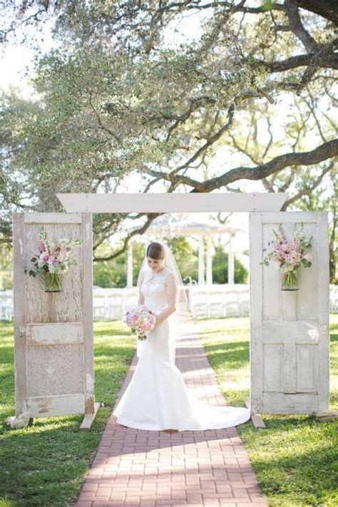 10 Fab Ways To Use Vintage Or Re Purposed Doors At Your Wedding See
