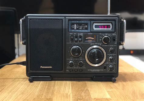 Panasonic RF-2800 AM/FM/shortwave radio (circa 1978) : BuyItForLife