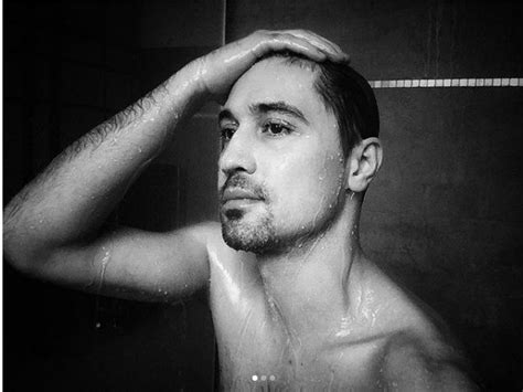 Дима Билан опубликовал голые фото в душе