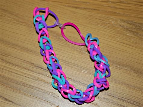 Inside the Wendy House: Making Bracelets with the Shimmer 'n' Sparkle Cra-Z-Loom