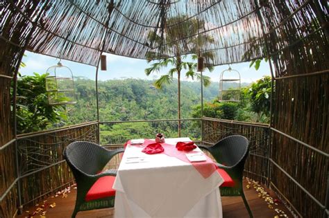 Gambar tentang Rekomendasi 13 Tempat Makan di Bali dengan Pemandangan