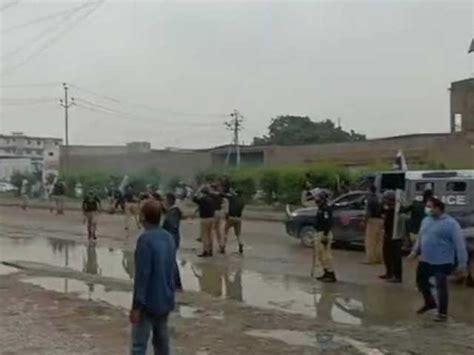 کراچی میں تجاوزات کے خلاف آپریشن کے دوران مشتعل افراد کی پولیس سے جھڑپیں ایکسپریس اردو