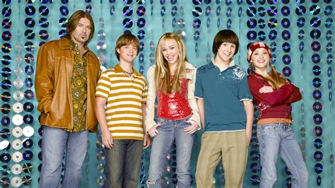 Emily Osment And Miley Cyrus And Mitchel Musso And Jason Earles