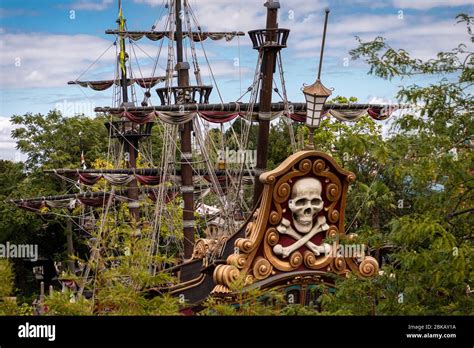 Pirate Ship Stranded In A Lost Island Stock Photo Alamy