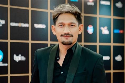 9 Potret Aktor Indonesia Dengan Brewok Bikin Kepincut