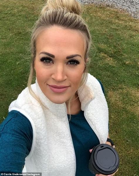 Carrie Underwood Keeps Things Casual As Pregnant Star Shares Soccer Mom Selfie From Son S