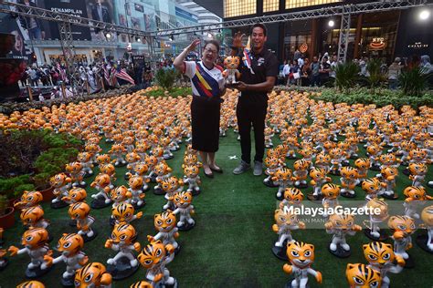 August 30, 2017 7) majlis yang dijadualkan bermula pada pukul 9.20 malam berlangsung sedikit lewat sekitar pukul 9.40 malam. Pameran 1000 Patung Maskot Sukan SEA 2017
