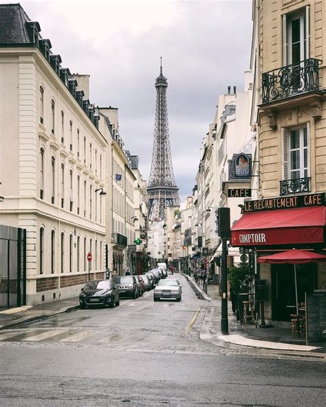 Calles De París De Fondo La Torre Eiffel Calles De Paris París