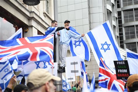 Police Step In After ‘free Palestine Supporters Approach Pro Israel
