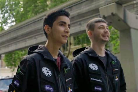 When his family moved from pakistan to rosemont. King Back To Mid - The Story Of Dota 2 Prodigy - Sumail ...