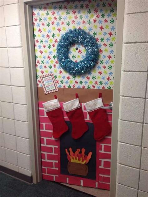 10 Different Ways To Decorate Your Door For The Holiday Season
