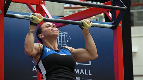 Video Aussie Mum Smashes Most Pull Ups In 24 Hours Record To Raise