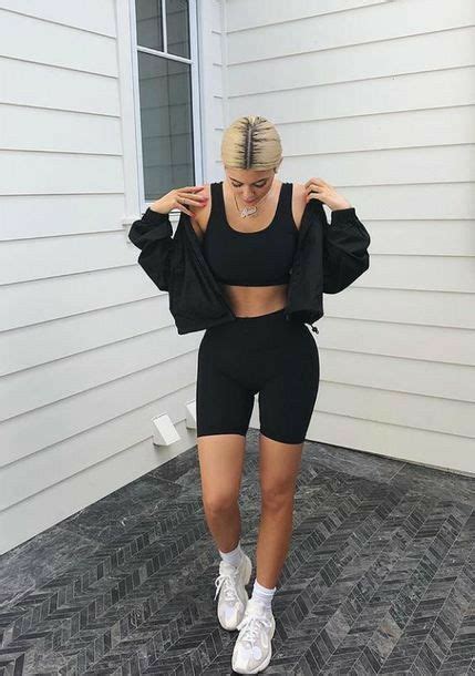 Kylie kristen jenner (born august 10, 1997) is an american media personality, socialite, model, and businesswoman. Aufits/Fashion 🖤 in 2020 | Summer outfits women, Jenner ...