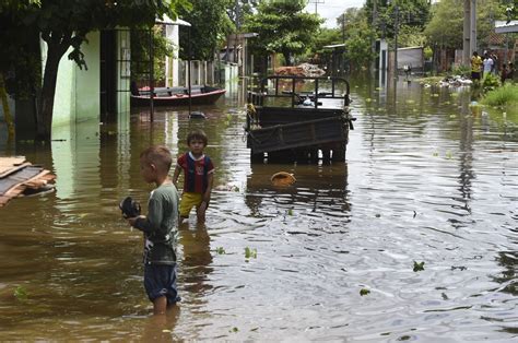 Más De 170000 Evacuados Por Inundaciones En Paraguay Argentina
