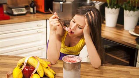 Do you use food to address your emotional needs, rather than fueling your body? 10 Signs That You Are An Emotional Eater