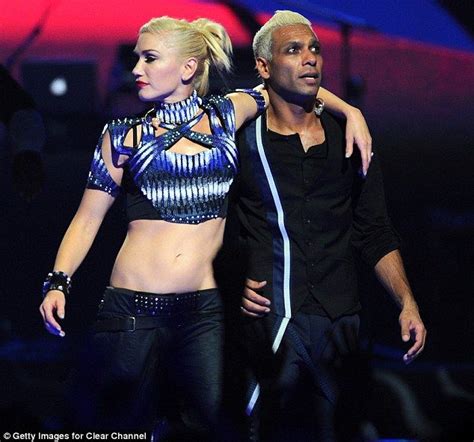 Sealed With A Kiss Pink Surprises Gwen Stefani On Stage Then