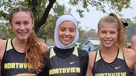 I Was Disqualified From My High School Cross Country Meet Because I Wear Hijab Vice