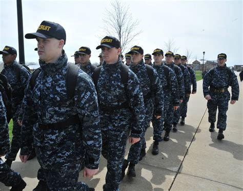 Navy Recruits March At The Us Navy Recruit Training Command 2048×