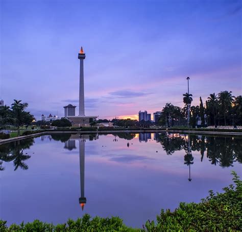 Wisata Monas Jakarta Ketika Malam Hari Bagus Nggak Ya Go Trip Indonesia