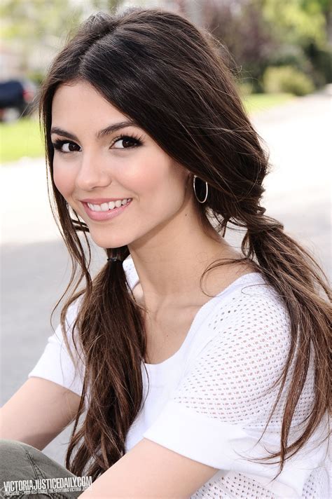 Victoria Justice Hairstyle Pigtail Hairstyles Victoria Justice