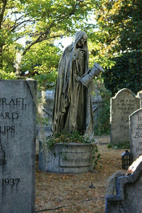 A Very Eerie Statue If The Grim Reaper In A Cemetery Cemetery Statues