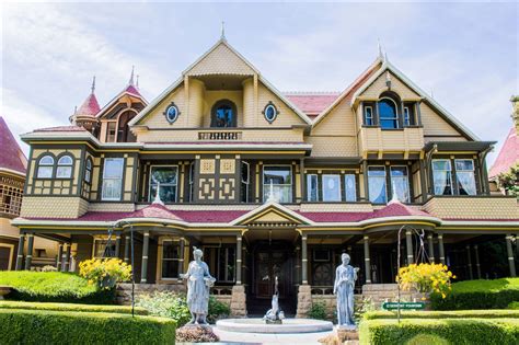 A Haunted Mansion In Northern California Is Offering Virtual Ghost Tours