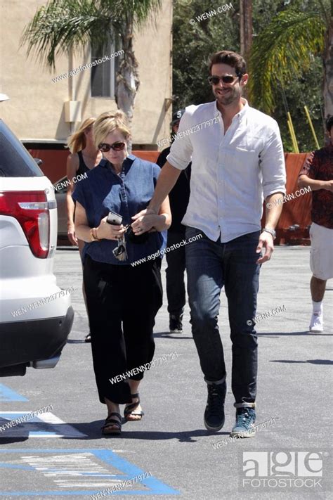 Jennie Garth And Her Husband Dave Abrams Arrive At A Mexican Restaurant