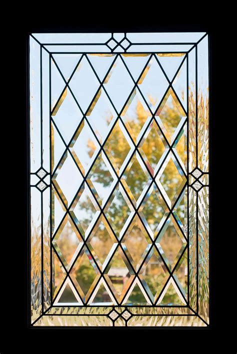 what s the difference between beveled glass and regular glass