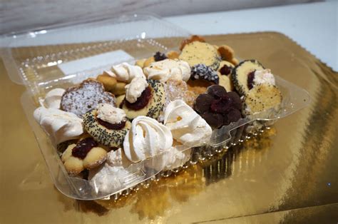 Maszkiety gościły dziś annę tchórzewską knurowiankę która występuje w zespole pieśni i tańca śląsk z koszęcina. Słodkie maszkiety | Piekarnia-Ciastkarnia Kondzielnik ...