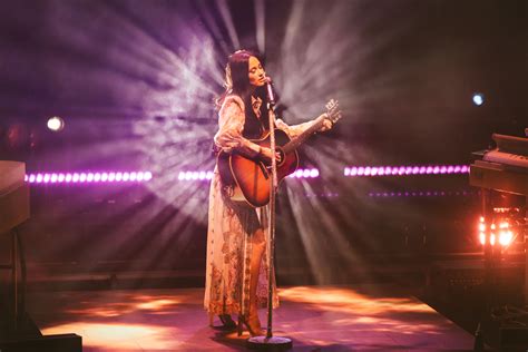 Review Kacey Musgraves Was A Slow Burn At Red Rocks Magazine